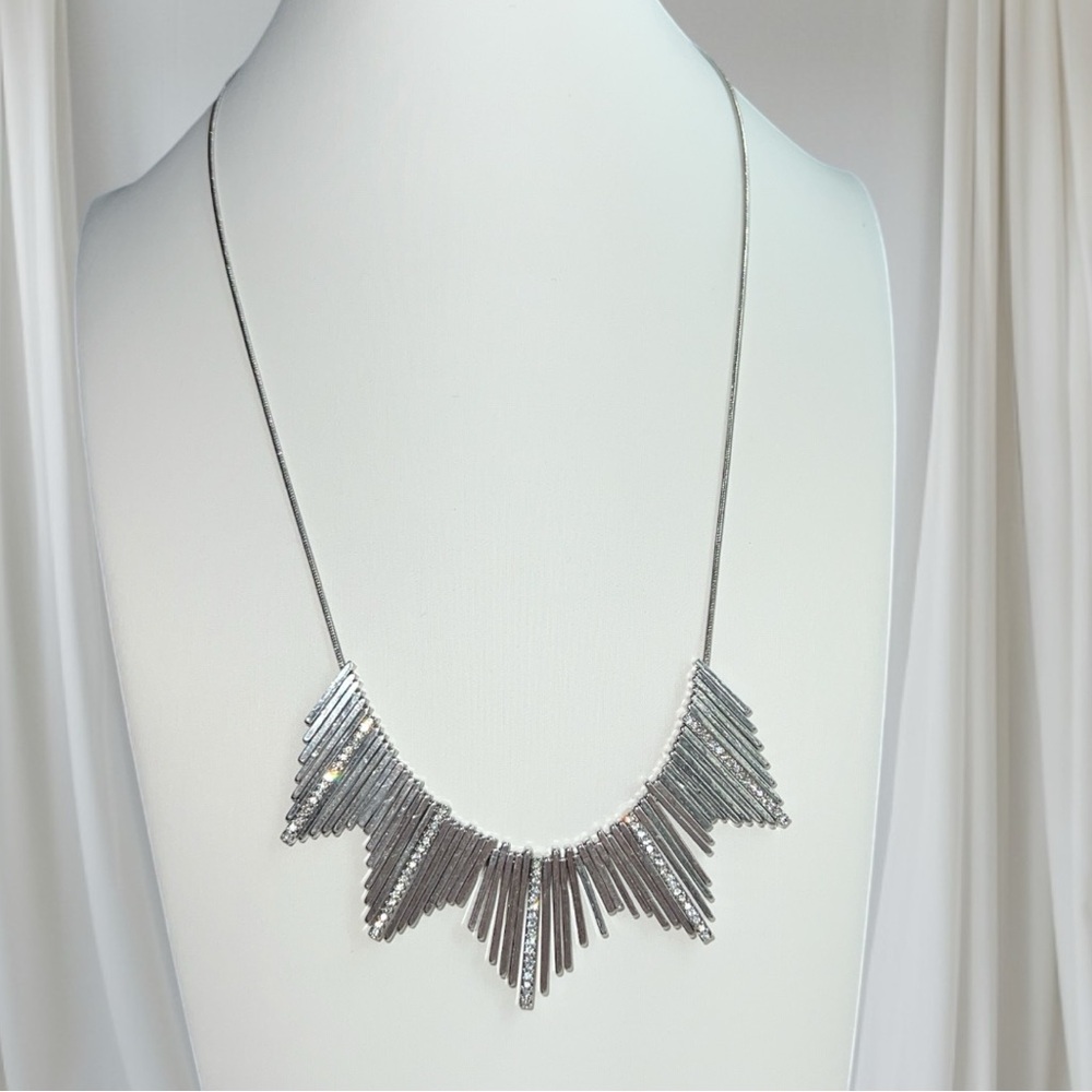 NWT Elegant Silver Slide Necklace